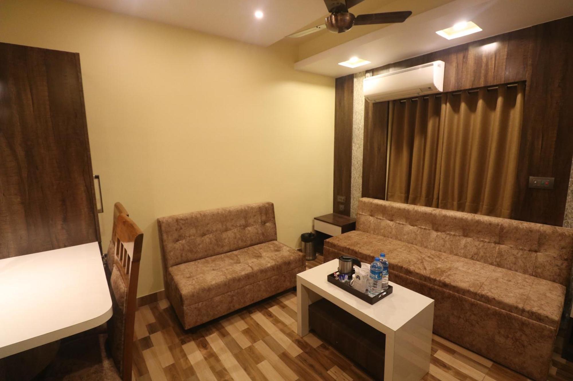 Mohar Residency Hotell Calcutta Exteriör bild