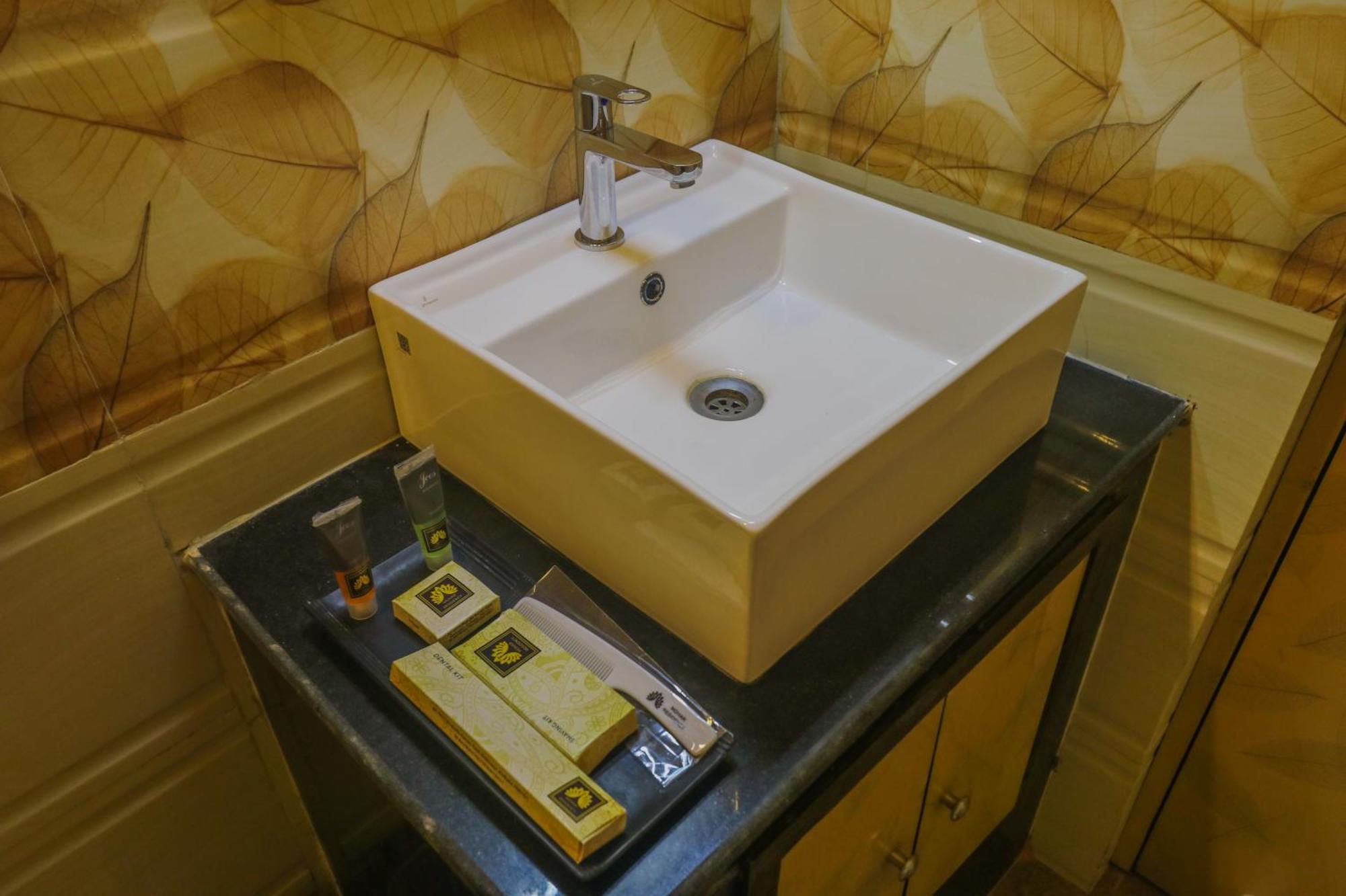 Mohar Residency Hotell Calcutta Exteriör bild